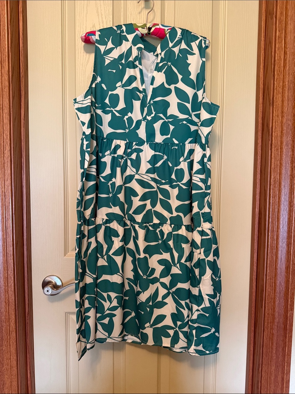 Sleeveless Teal and White Leaf-Print Tiered Dress
